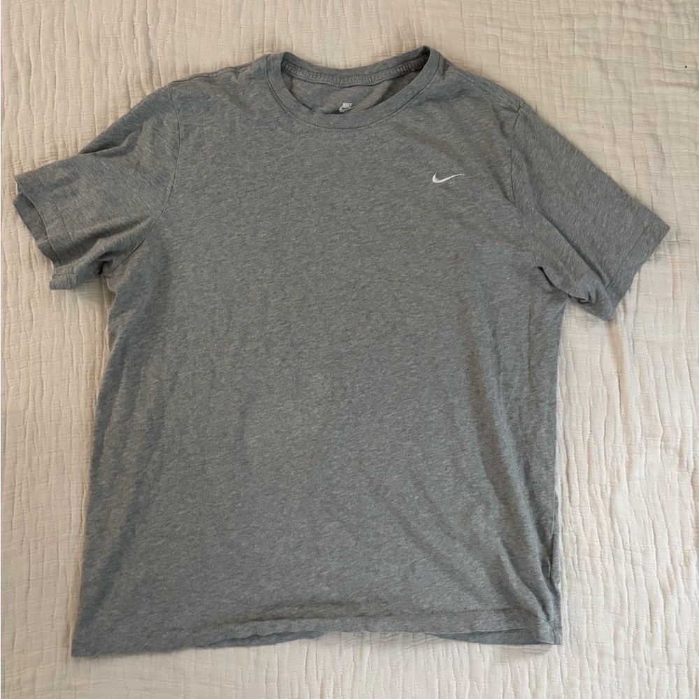 Nike Men's Heather Gray Short Sleeve Tee